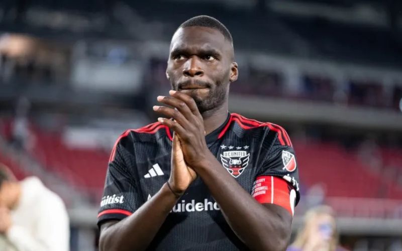 Christian Benteke còn nổi bật với khả năng không chiến 