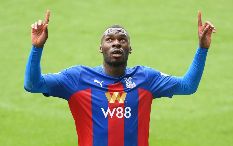 Christian Benteke gây ấn tượng bởi khả năng không chiến 