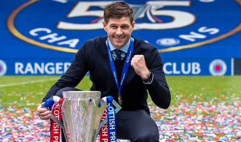 Steven Gerrard mang phong cach choi bóng đa dạng và khả năng điều phối trận đấu